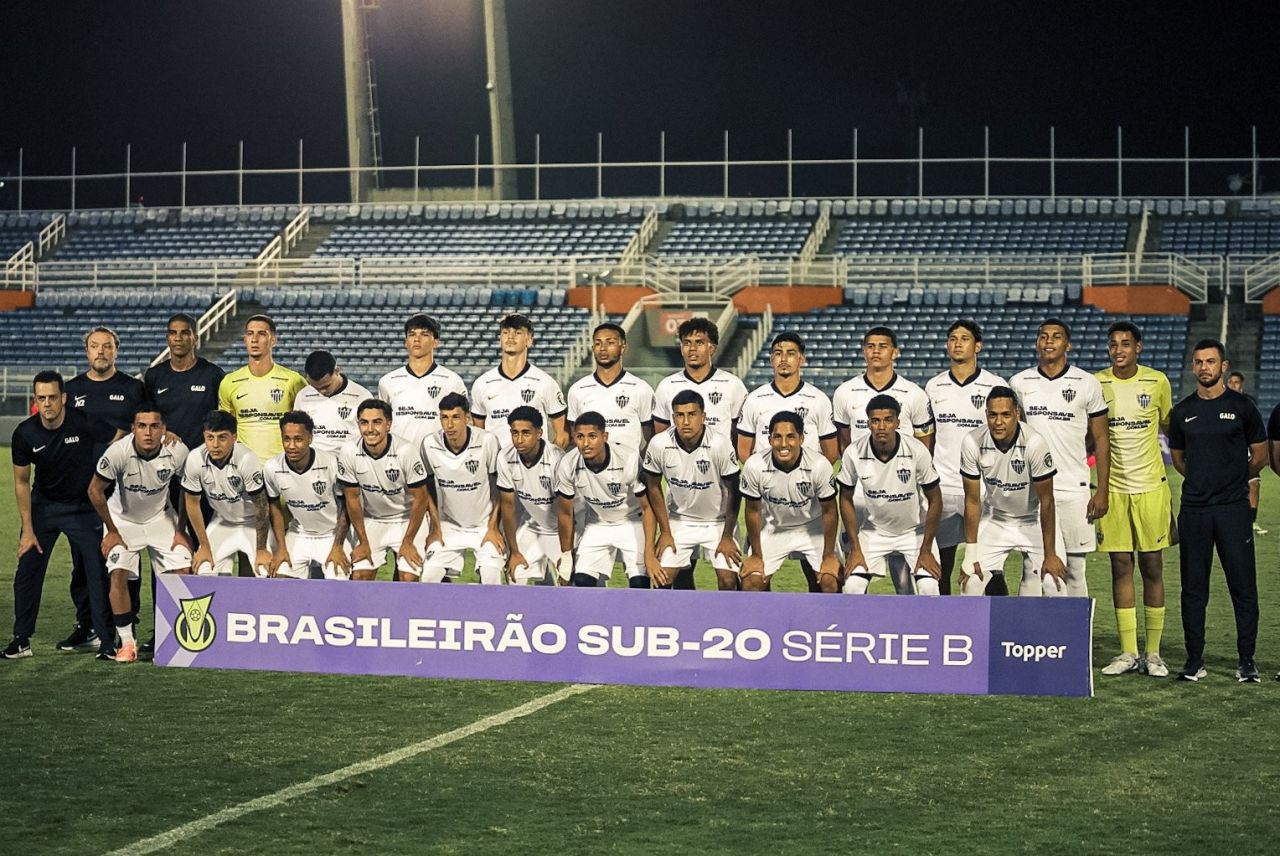 Jogadores do Sub-20 do Atlético-MG comemoram o acesso