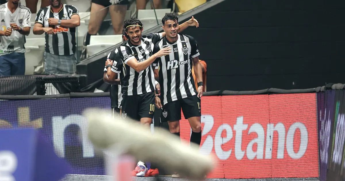 Jogadores do Atlético comemoram gol durante partida
