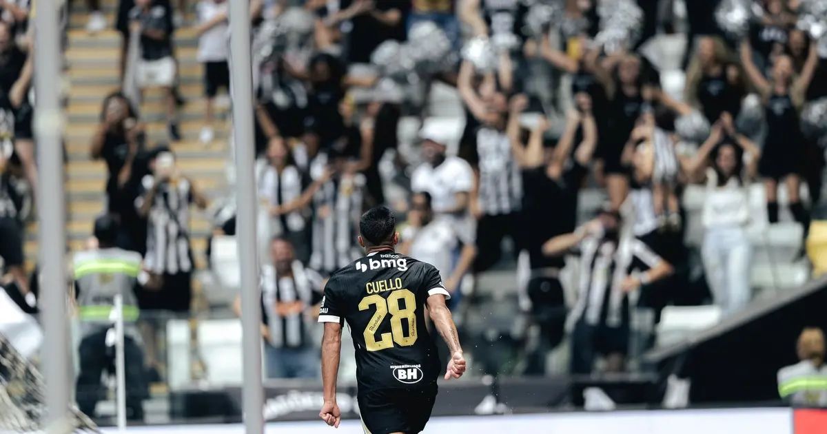 Jogadores do Atlético comemoram gol na Arena MRV