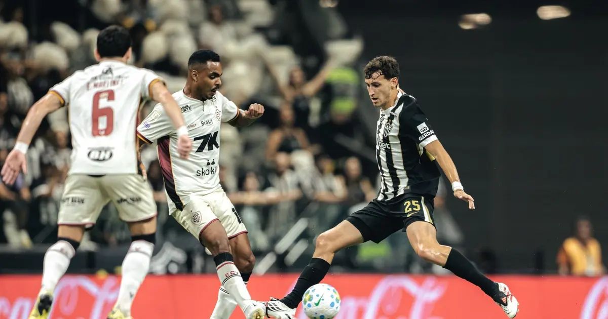 Jogadores do Atlético-MG comemoram gol na Arena MRV