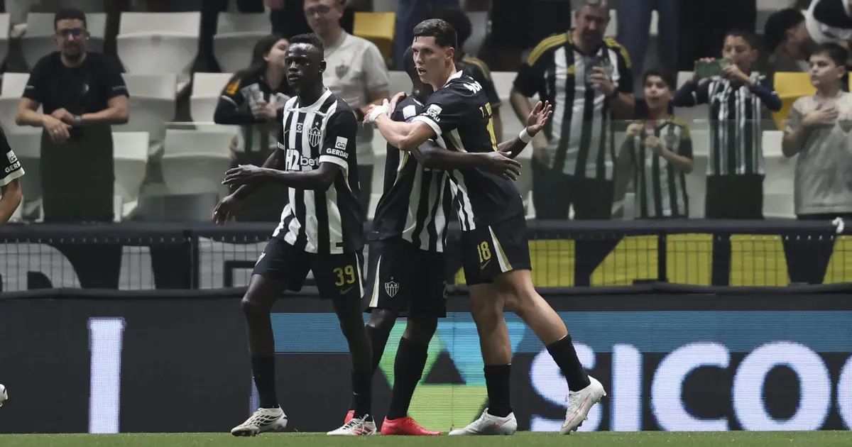 Jogadores do Atlético comemoram gol na Arena MRV