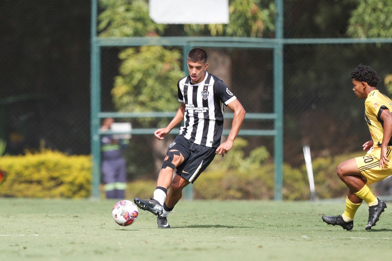 Lucas Souza em jogo da base do Atlético-MG
