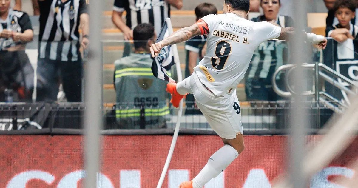 Thiago Borbas comemorando gol da virada na Arena MRV