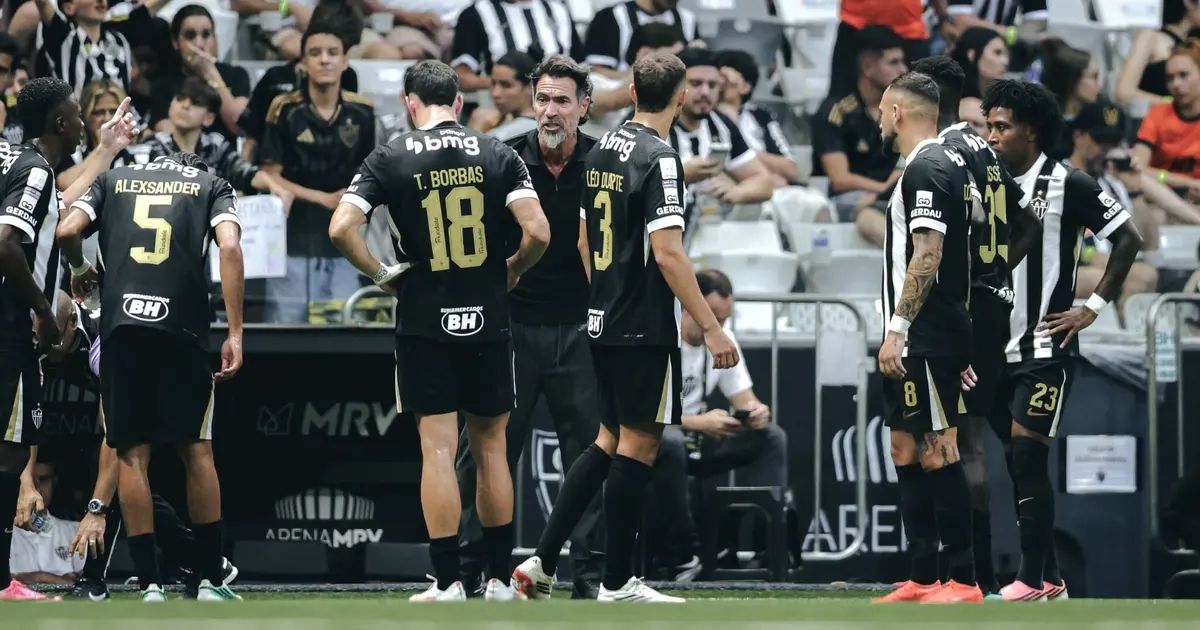 Thiago Borbas comemorando gol de voleio diante do Santos