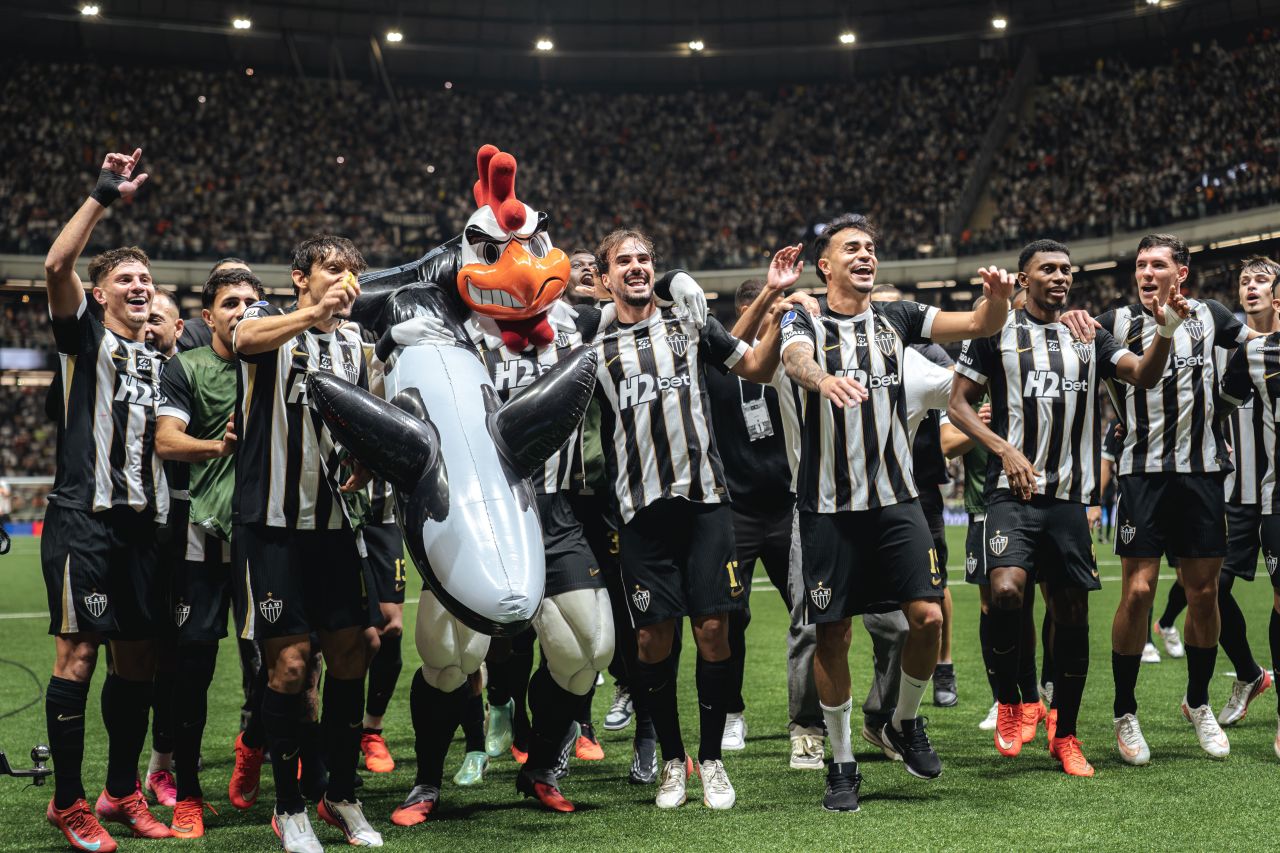 Jogadores do Atlético comemoram classificação na Arena MRV