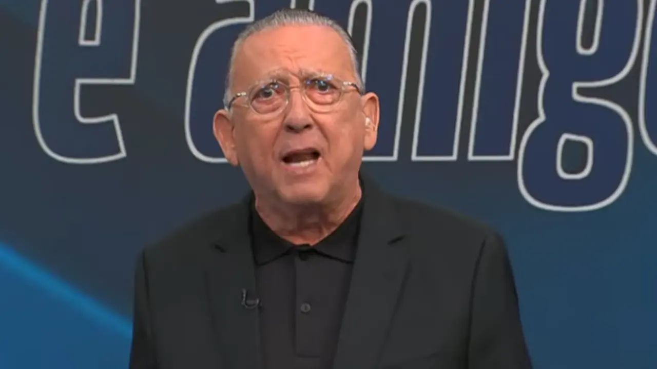 Galvão Bueno comentando durante transmissão da partida