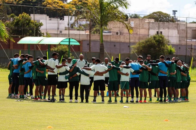 Jogadores do Gama aquecendo antes da partida