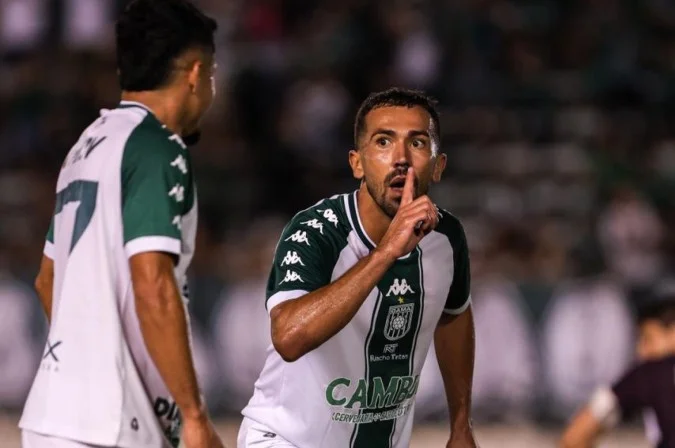 Gol de Felipe Clemente contra Inhumas no Bezerrão