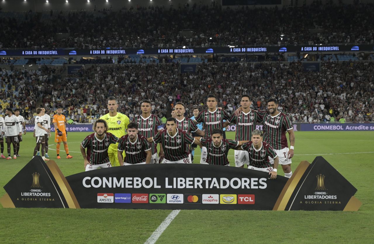 Jogadores do Fluminense comemoram gol contra o Platense