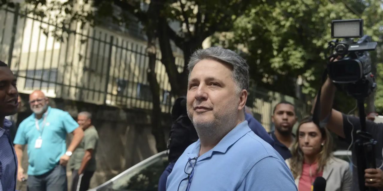 Anthony Garotinho durante pronunciamento