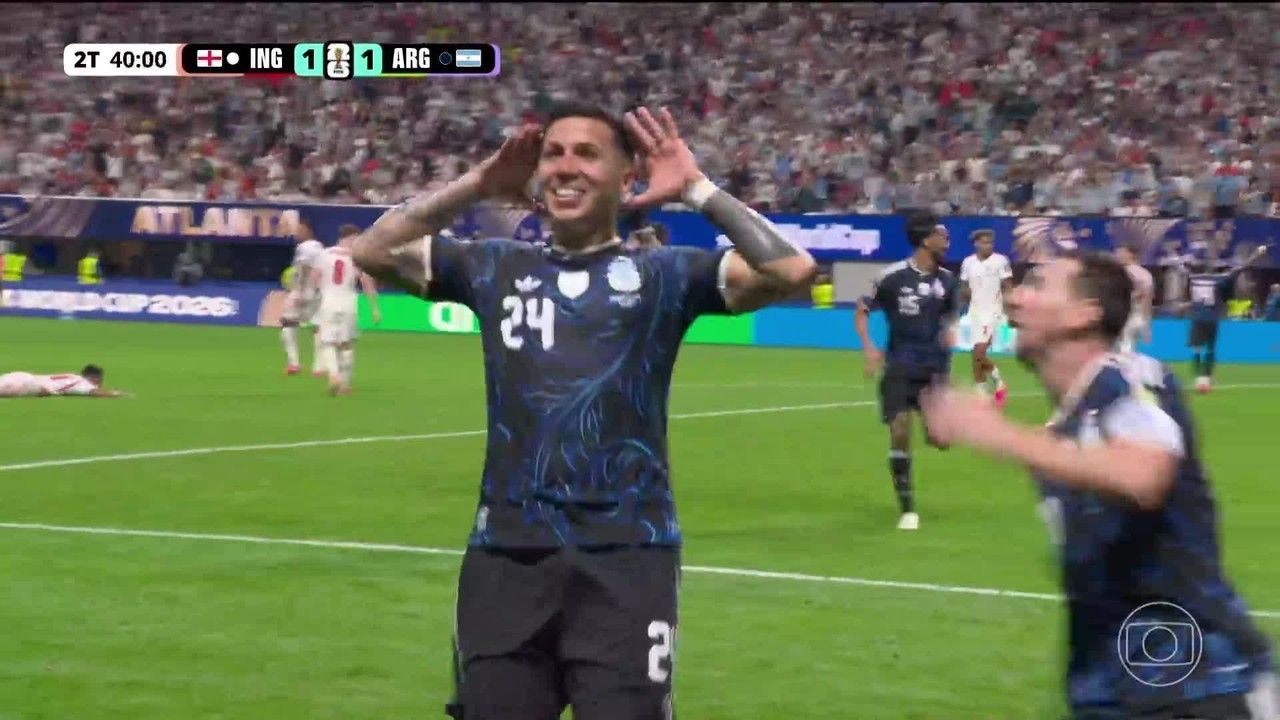 Gary Neville durante podcast