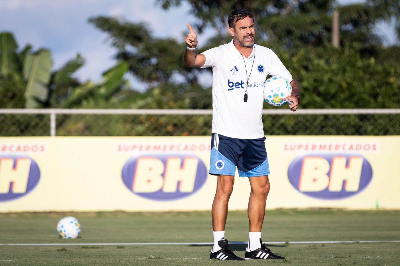 Gerson em treino do Cruzeiro