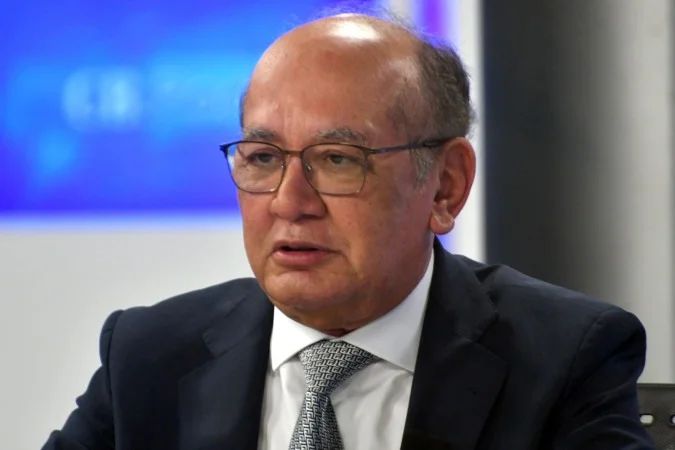 Ministro Gilmar Mendes no plenário do STF