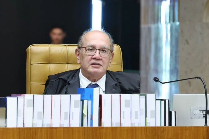 Ministro Gilmar Mendes no plenário do STF