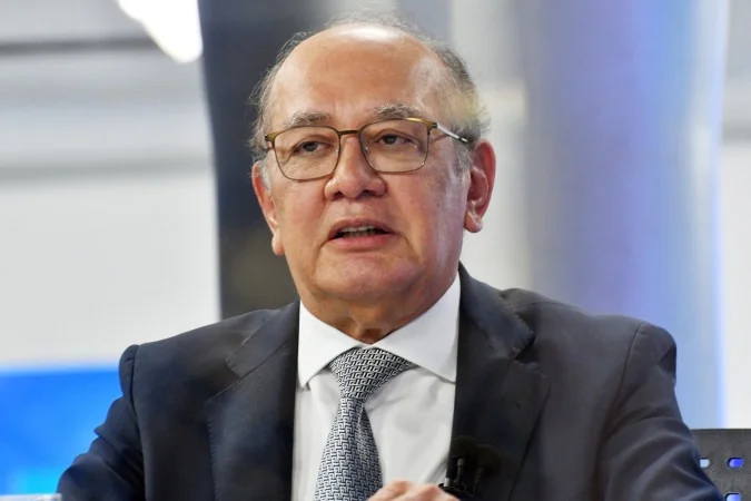 Ministro Gilmar Mendes no plenário do STF