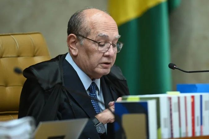 Ministro Gilmar Mendes no plenário do STF