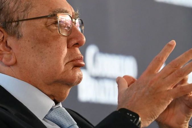 Ministro Gilmar Mendes no plenário do STF