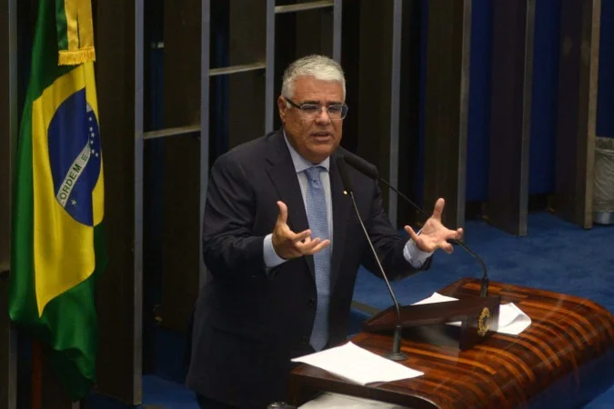 Senador Eduardo Girão criticando indicação ao STF