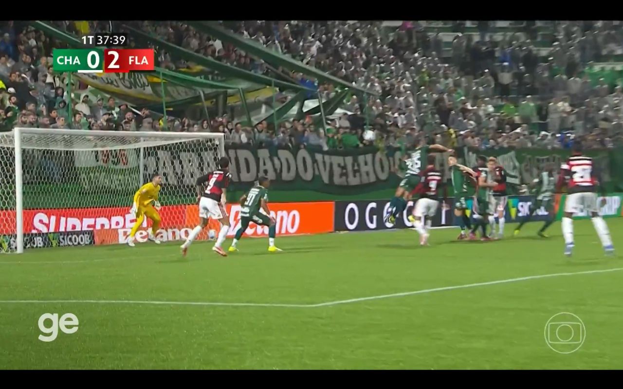 Gol contra de Rafael Thyere na Arena Condá