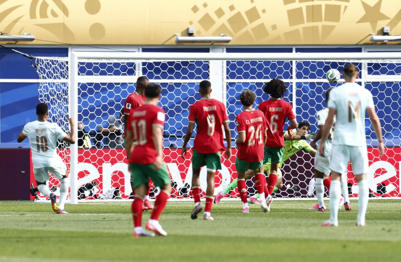 Mbappé comemorando gol contra Marrocos