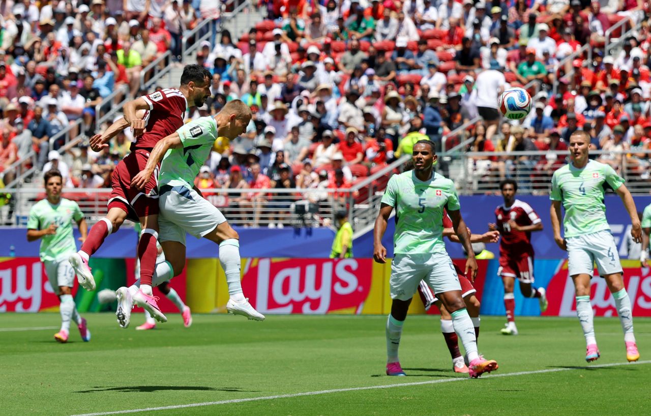 Boualem Khoukhi comemora gol do Catar contra a Suíça no Levi's Stadium