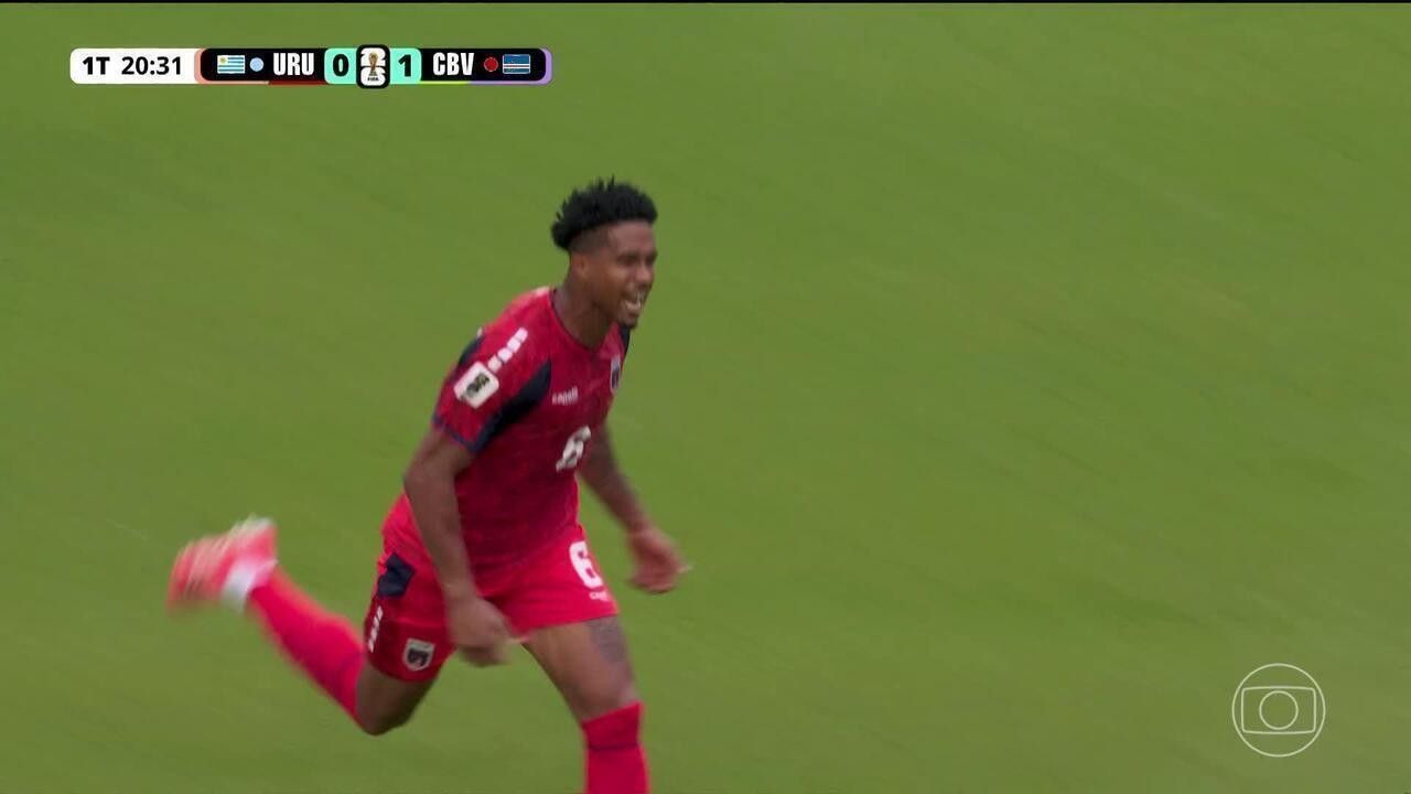 Maxi Araújo comemora gol que empatou Uruguai e Cabo Verde