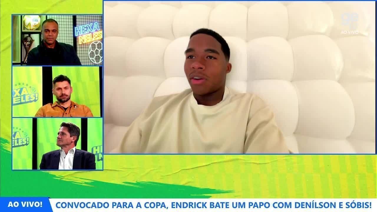 Endrick com a bola vestindo a camisa do Real Madrid