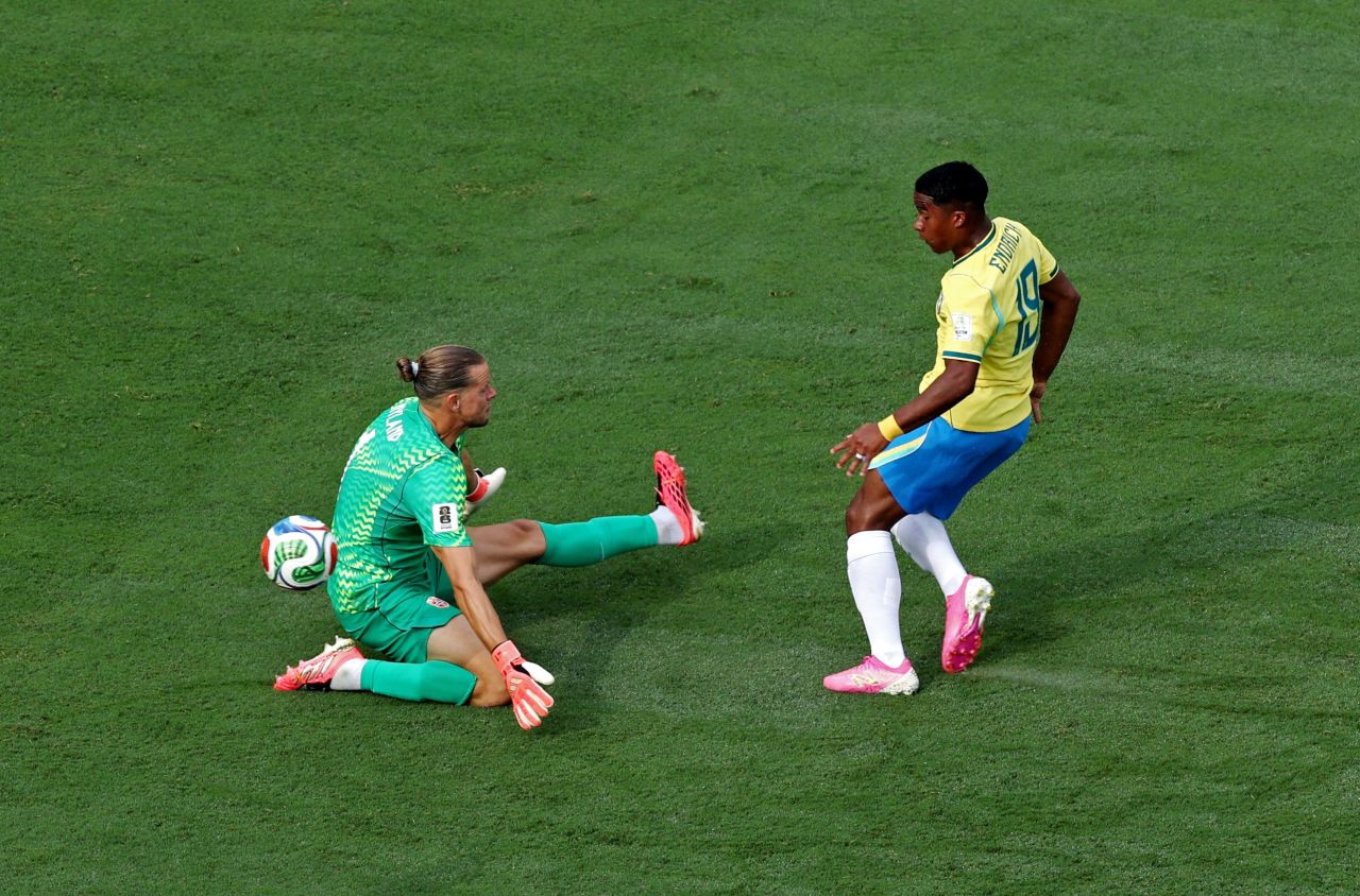 Ørjan Nyland defendendo pênalti contra o Brasil