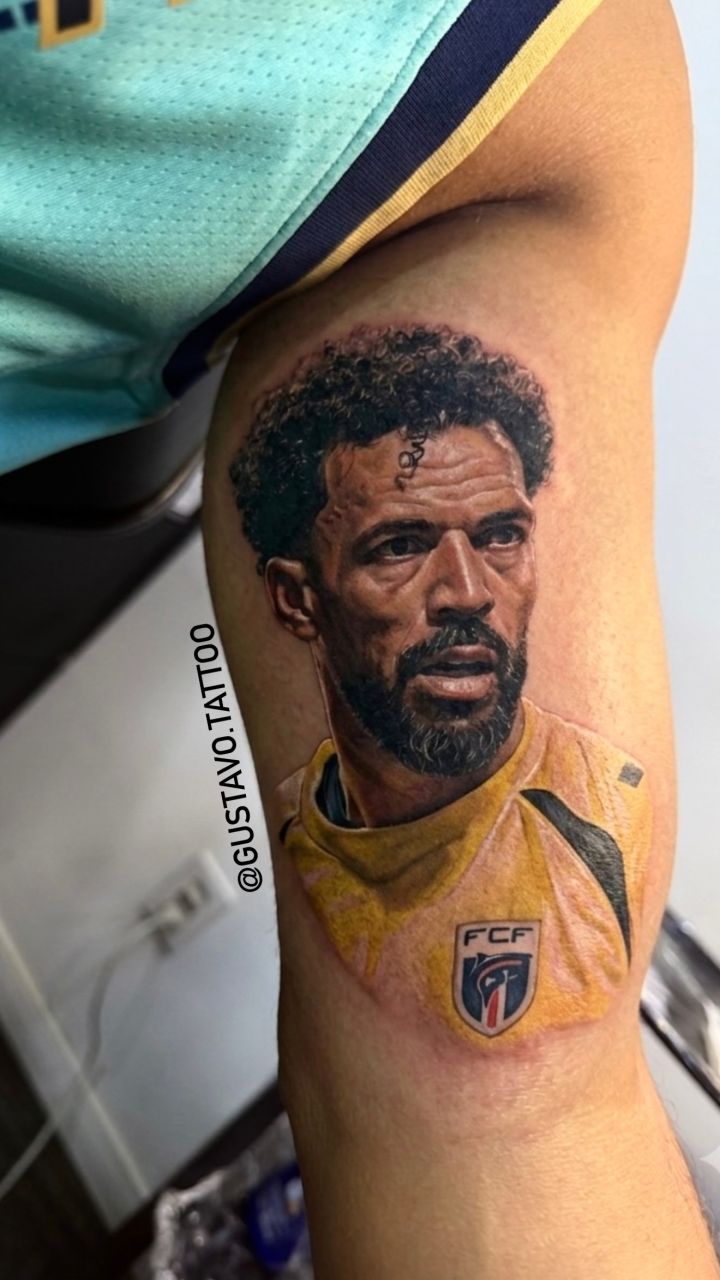 Tatuagem do goleiro Vozinha no braço de torcedor carioca
