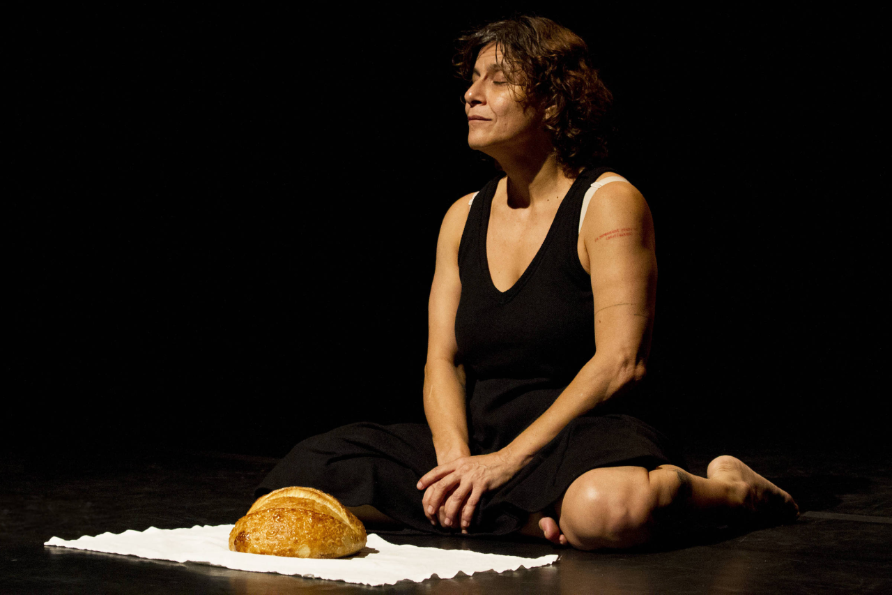 Georgette Fadel em cena em Gota d'Água