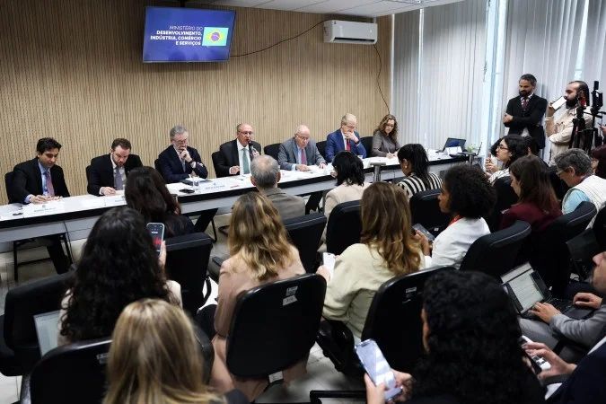 Coletiva do governo sobre sobretaxas aplicadas pelos EUA