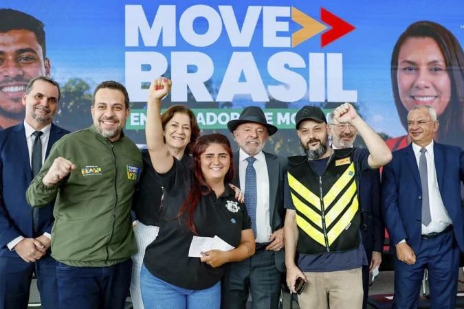 Guilherme Boulos durante anúncio oficial