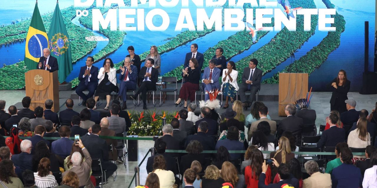 Lula durante anúncio de pacote ambiental no Palácio do Planalto