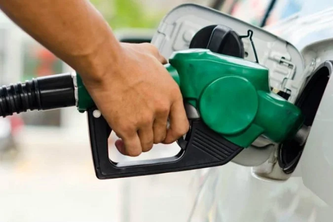 Presidente Lula no Palácio do Planalto anunciando medidas sobre combustíveis