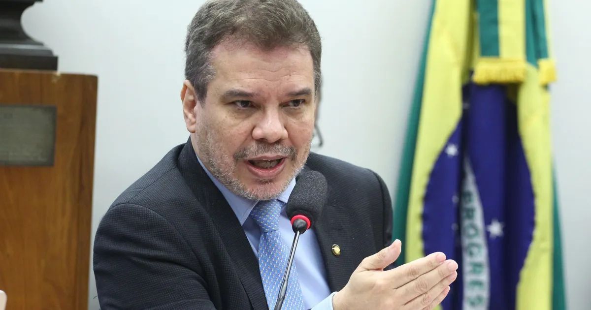 Tela de computador exibindo plataforma de apostas online
