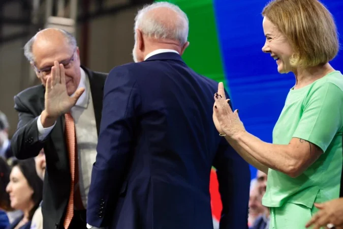 Ministros deixam cargos federais