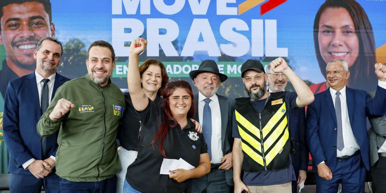 Lula anuncia programa de crédito para motociclistas no Planalto