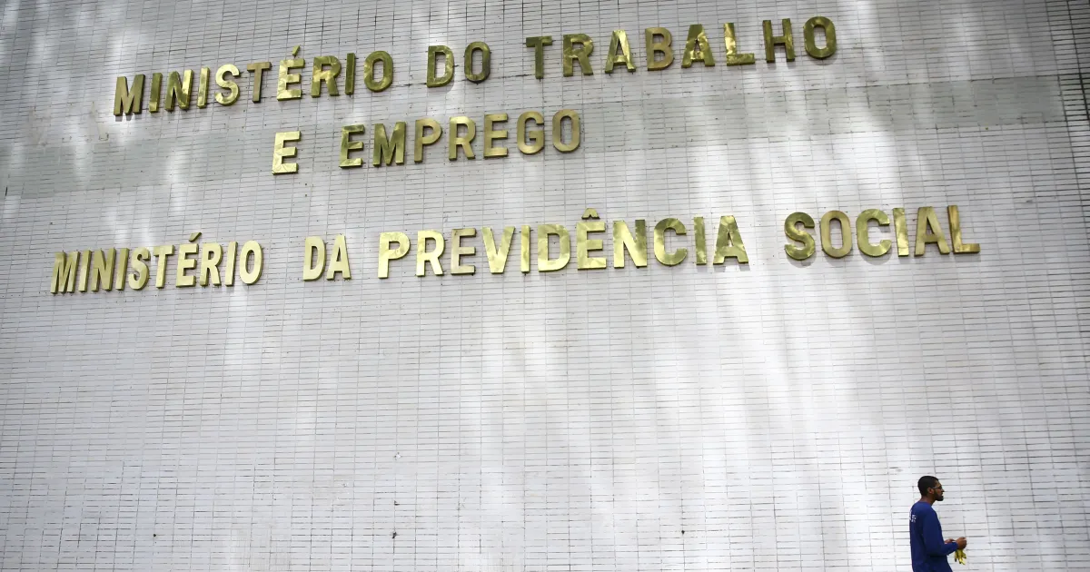 Assinatura de contrato de empréstimo consignado
