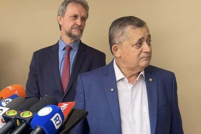 Ministro José Guimarães em coletiva