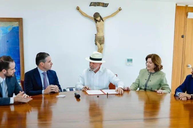 Reunião entre Lula e Hugo Motta sobre projeto do MEI