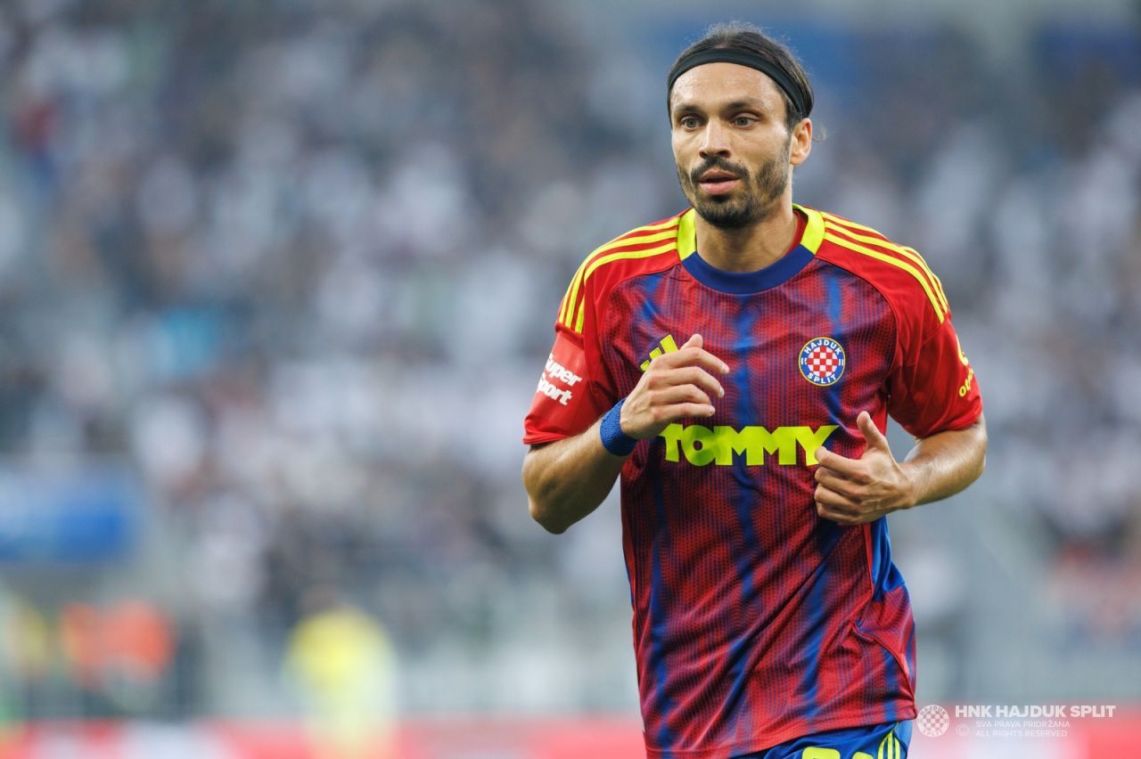 Filip Krovinović com a camisa do Hajduk Split