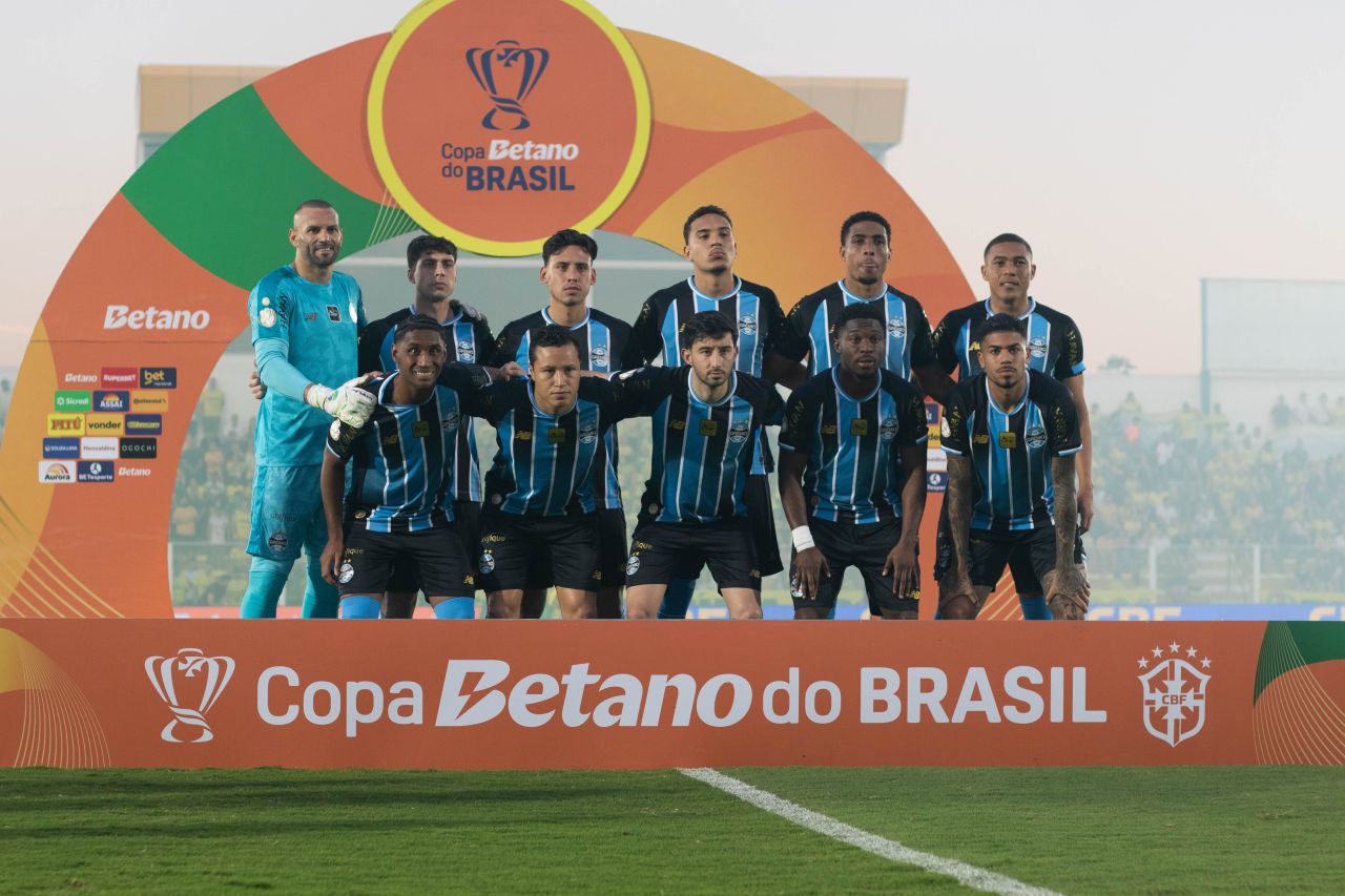 Grêmio em campo contra o Mirassol