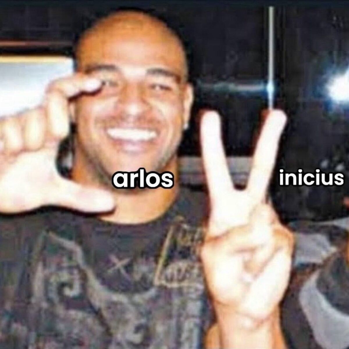 Torcida do Grêmio comemorando na Arena