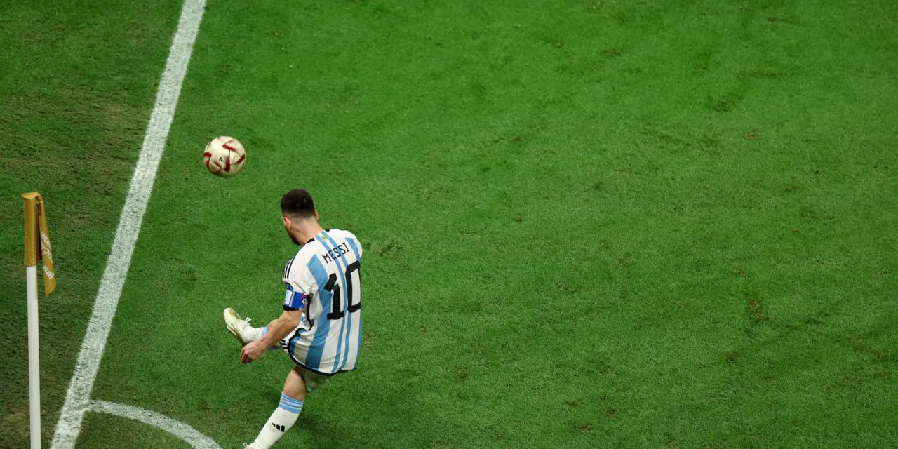 Membros do Grupo de Estudos Técnicos da Fifa em mesa redonda