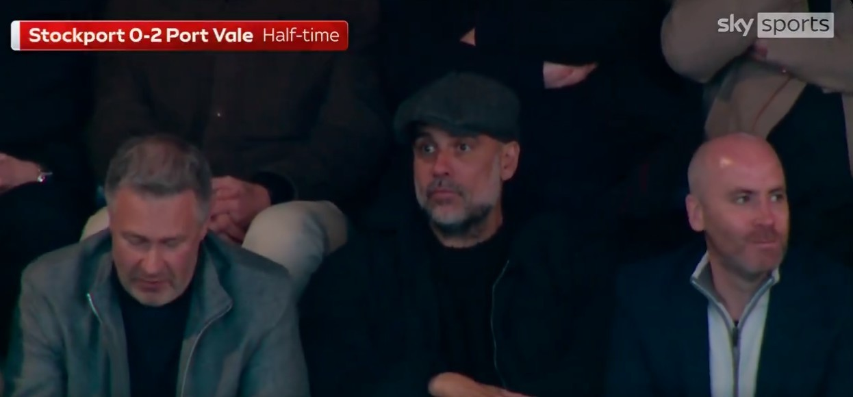 Pep Guardiola no Edgeley Park assistindo jogo da terceira divisão inglesa