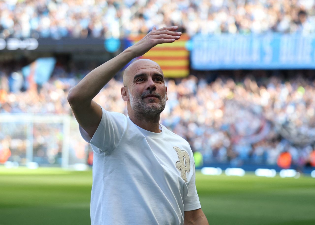 Pep Guardiola no banco do Manchester City