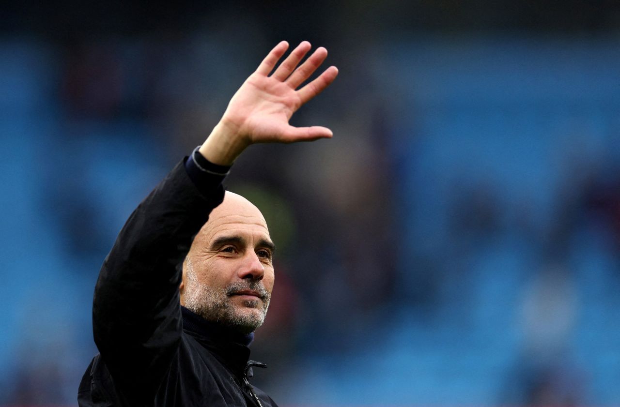 Pep Guardiola em coletiva de imprensa no Manchester City