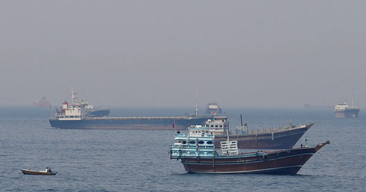 Navio petroleiro no Estreito de Ormuz