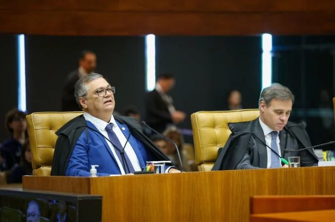 Plenário do STF e do TSE em sessão