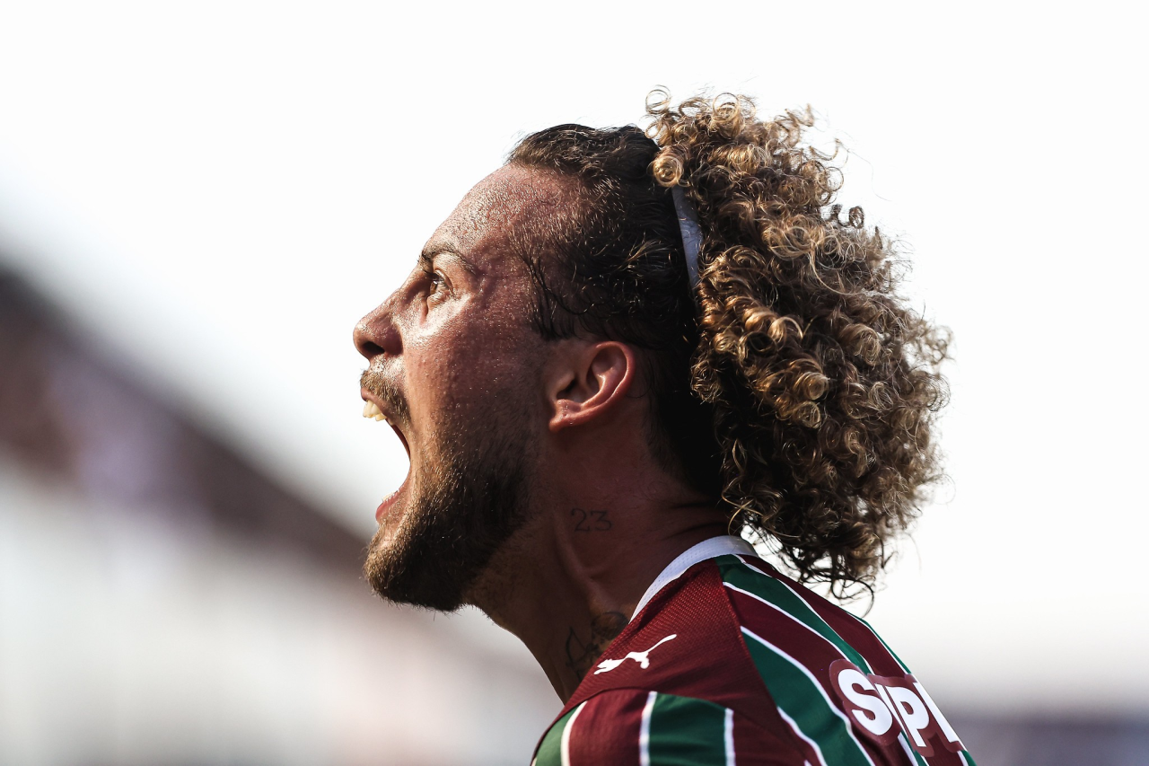 Guga em ação pelo Fluminense na Vila Belmiro